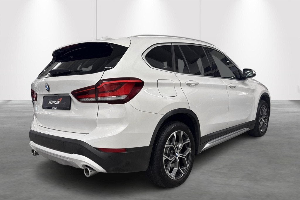 BMW X1 sDrive20i (141 kW) X LINE (automatique), X1, 1800 kg, 129 g/km, Noir