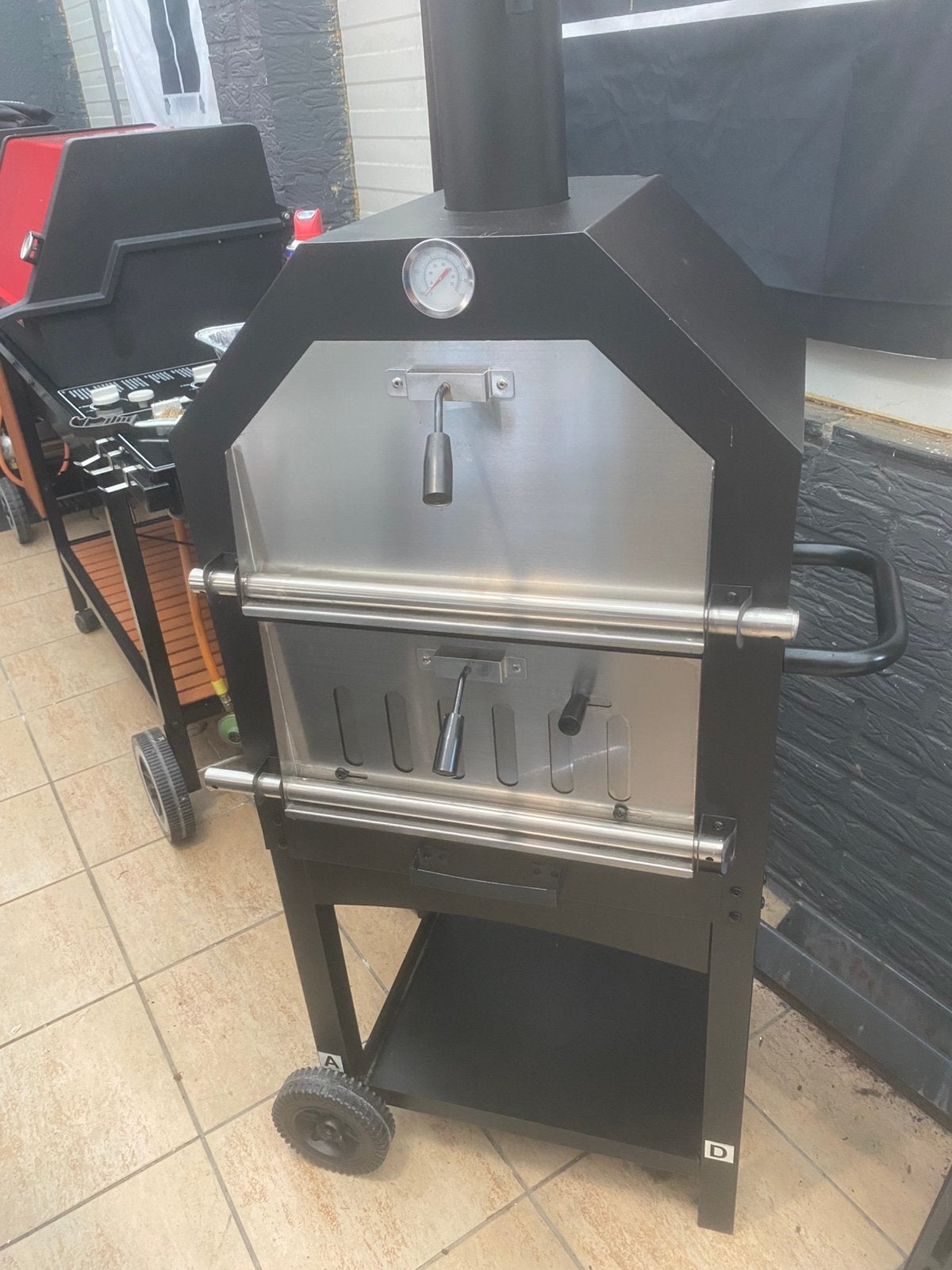 Pizza oven op houtskool, Ophalen, Zo goed als nieuw