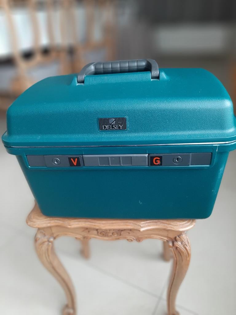 DELSEY  beautycase, Ophalen, Zo goed als nieuw, Hardcase, Met spiegeltje(s)
