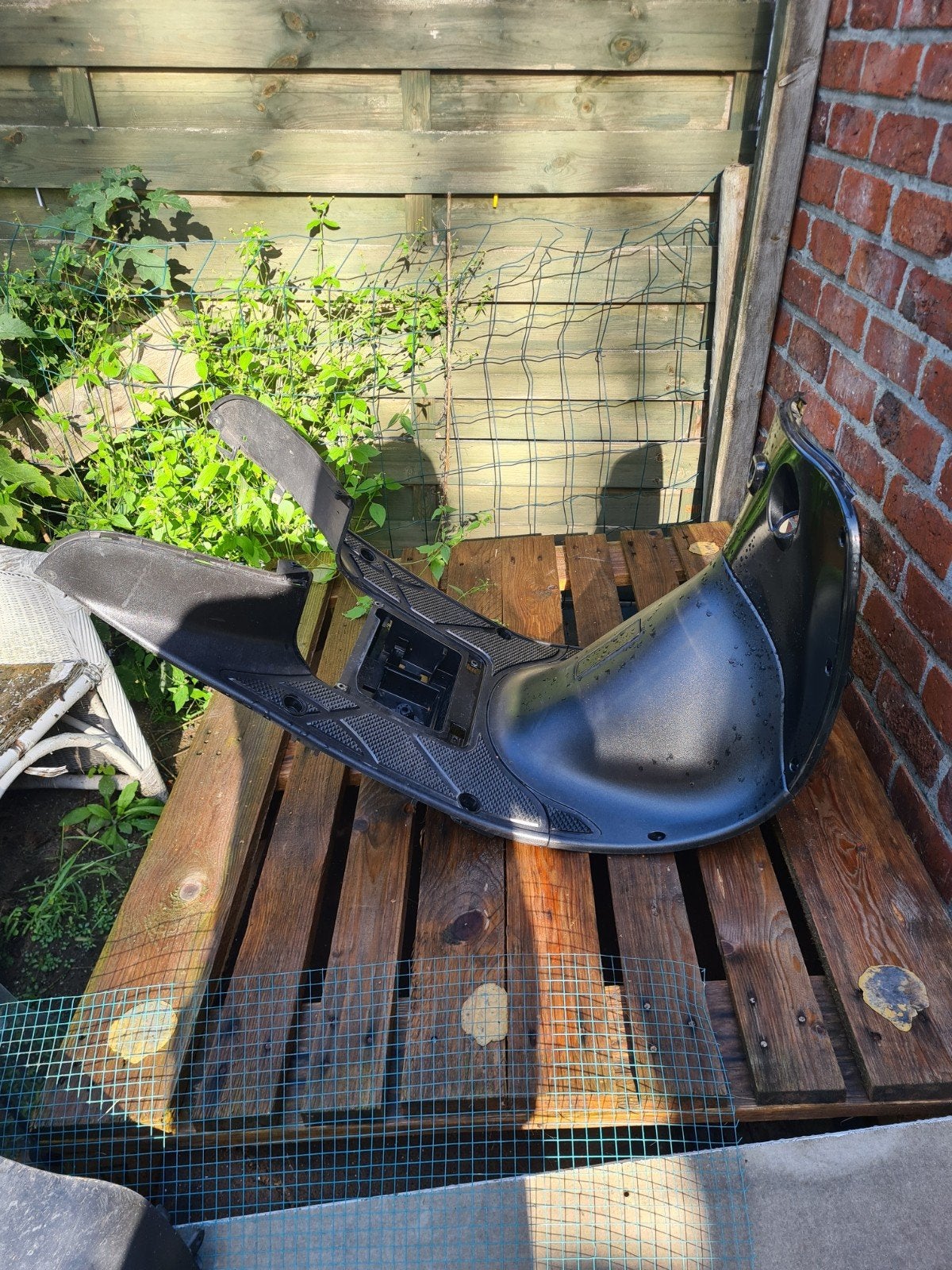 jambières et repose-pieds Sym Allo, Vélos & Vélomoteurs, Enlèvement ou Envoi, Capot