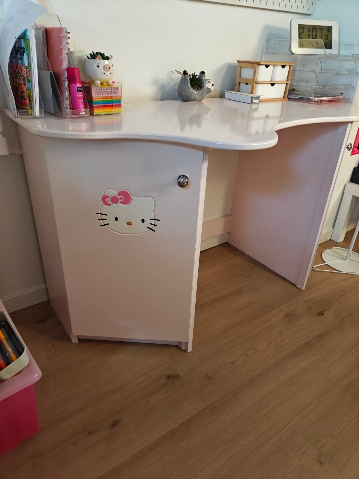 Exclusief handgemaakte bureau Hello Kitty, Enlèvement