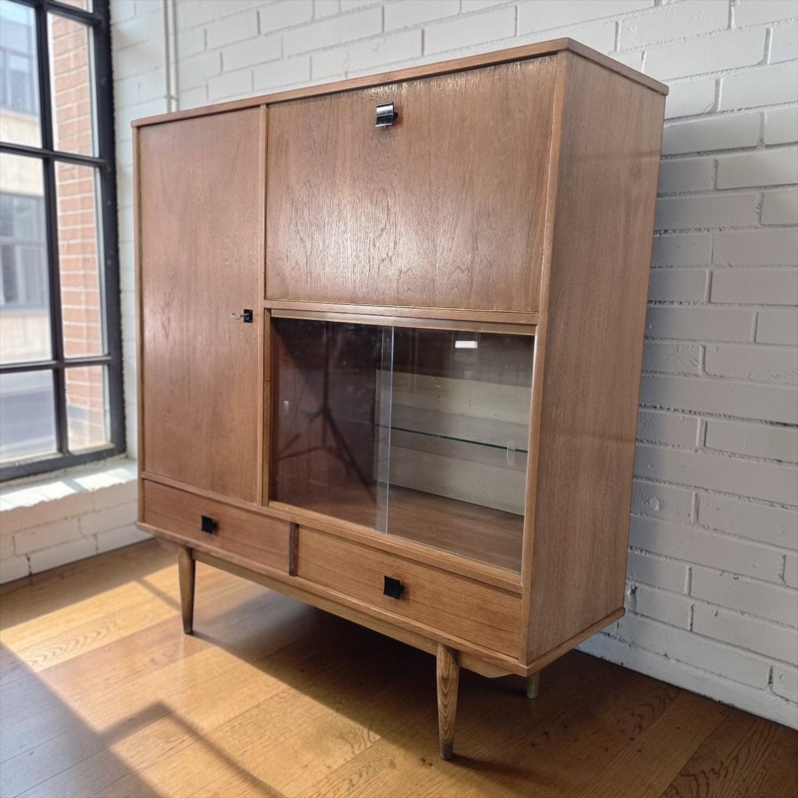 vintage houten kast / vitrinekast / barmeubel, Verzamelen, Retro, Huis en Inrichting, Ophalen