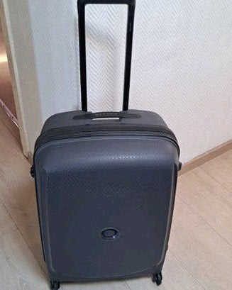 Delsey middelgrote koffer met harde schaal +_ 62/40 cm, Ophalen, Zo goed als nieuw