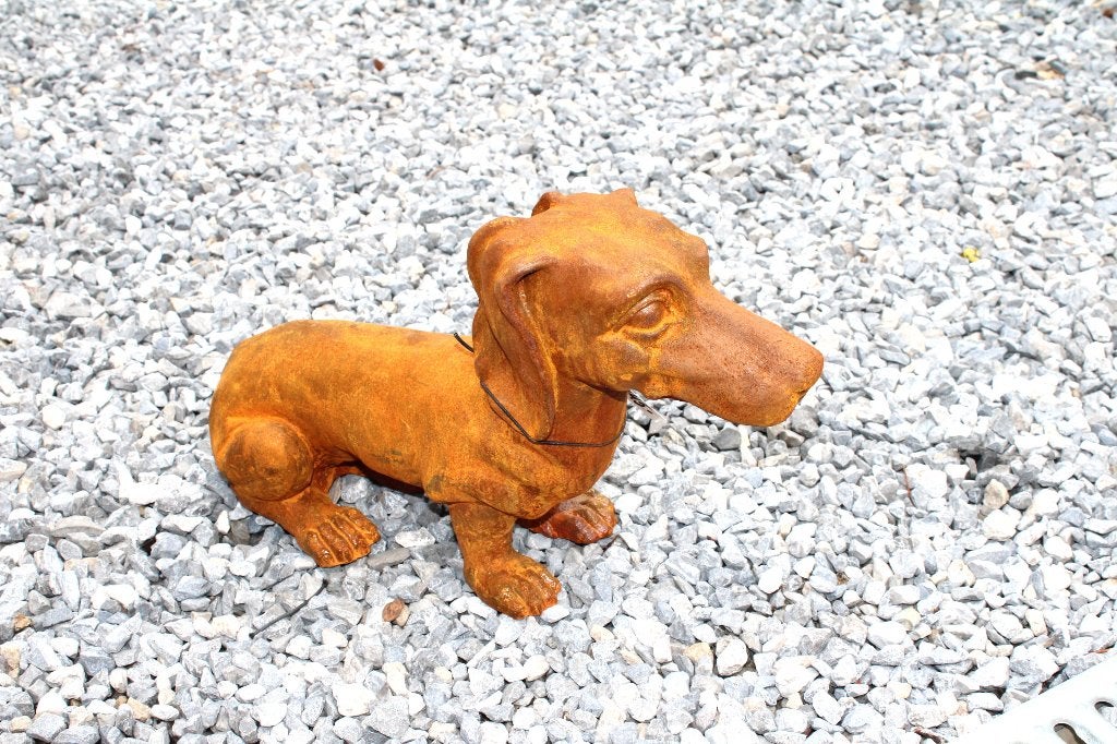 Roestig gietijzeren beeld van een hond, de TECKEL, Tuin en Terras, Ophalen of Verzenden, Nieuw, Metaal, Dierenbeeld