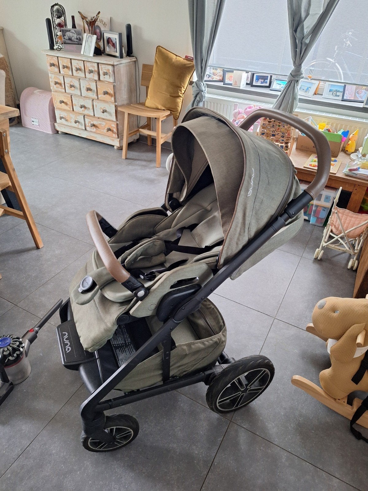 Nuna kinderwagen olijfgroen. Met alle toebehoren., Ophalen