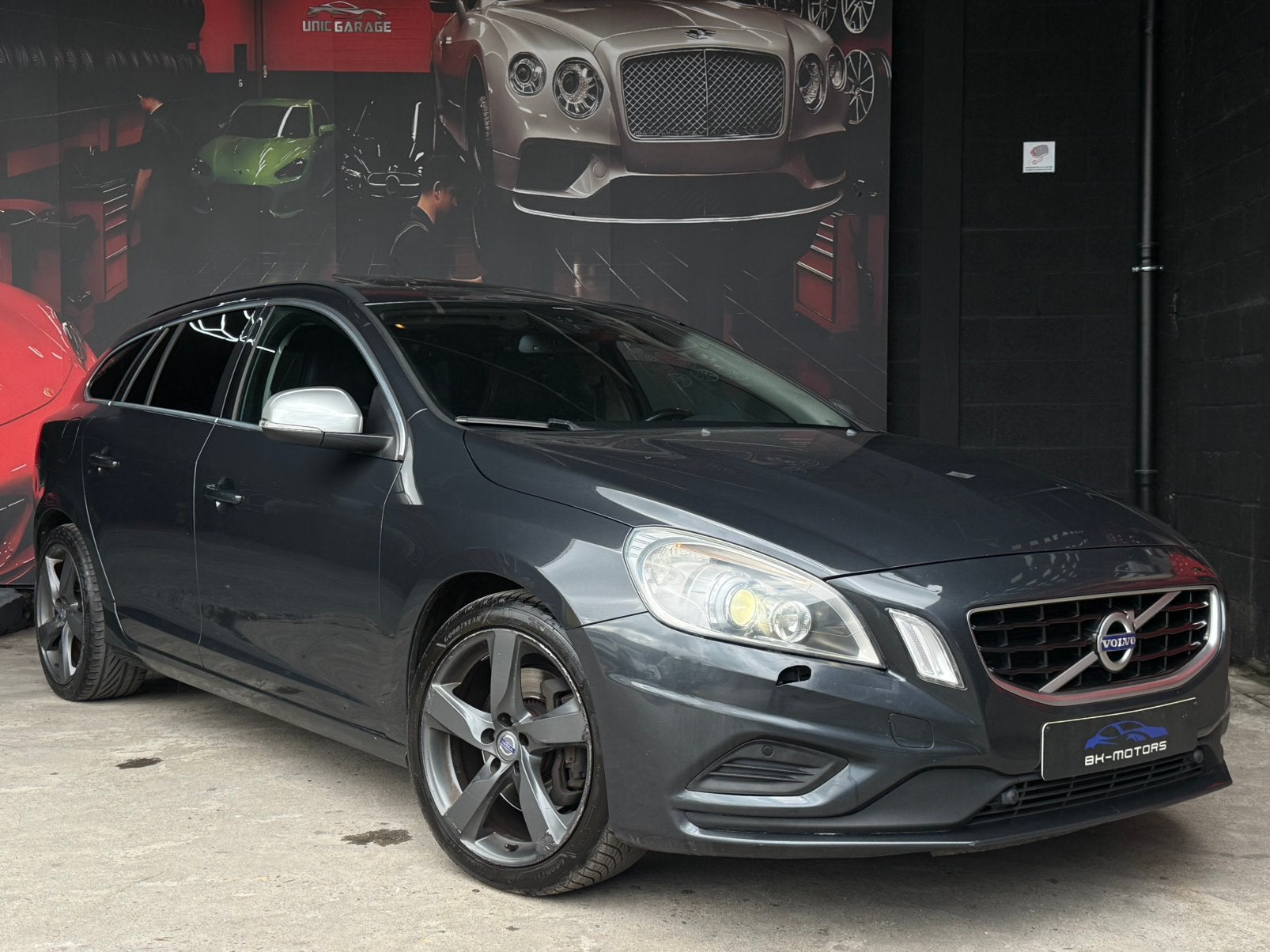 Volvo V60 D5 2.4 diesel R-Design Automaat, Automaat, Euro 5, Zwart, Blauw