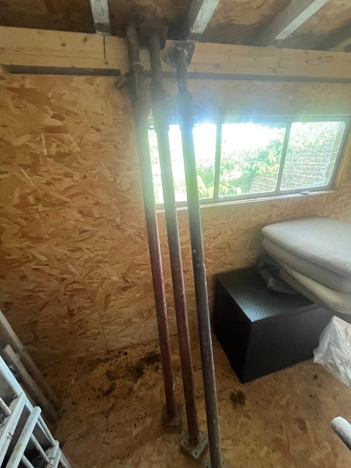 Lot de 3 étançons métalliques (2 mètres), Bricolage & Construction, Échafaudages, Enlèvement, Utilisé, Autres types, 2 à 5 mètres