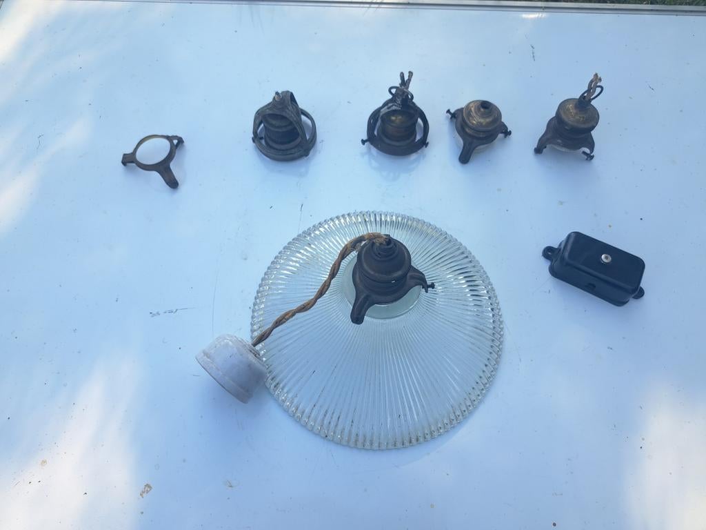 2 vintage hanglampen +4 lampfittings + bakeliet schakeldoos, Antiek en Kunst, Ophalen