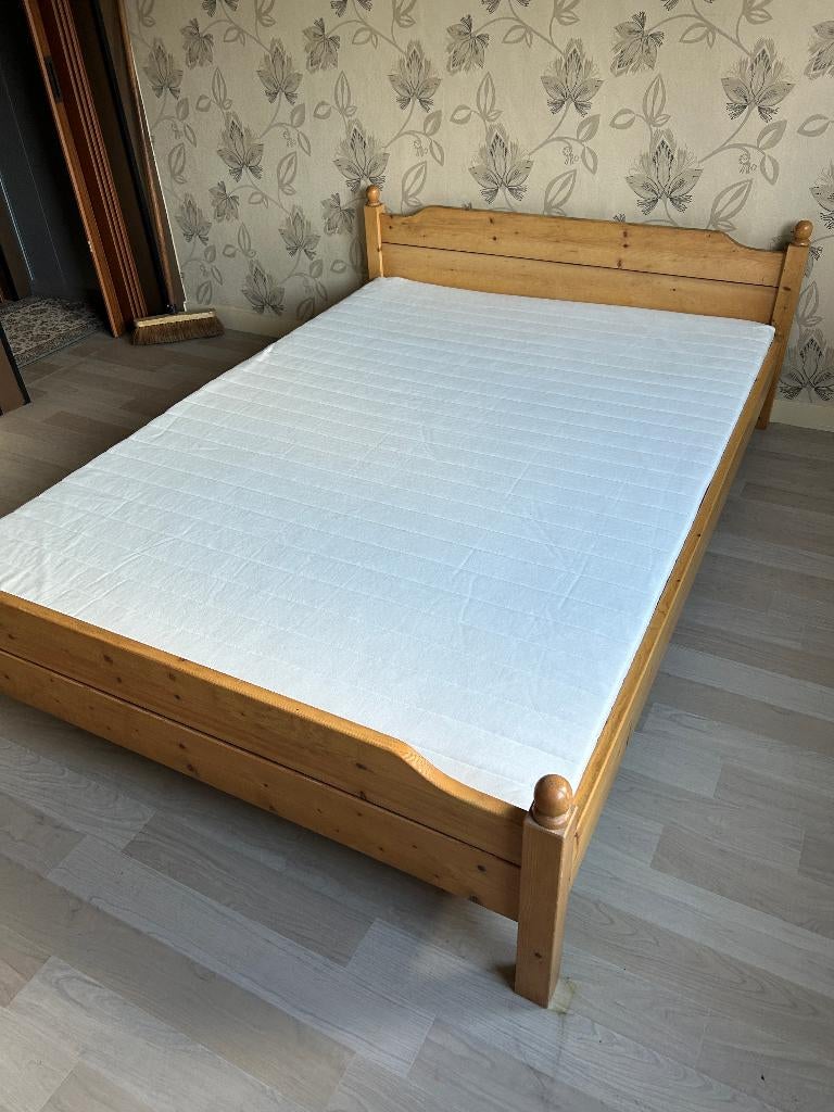 Lit + matelas Ikea, Queen size, 210 cm, Brun, Enlèvement