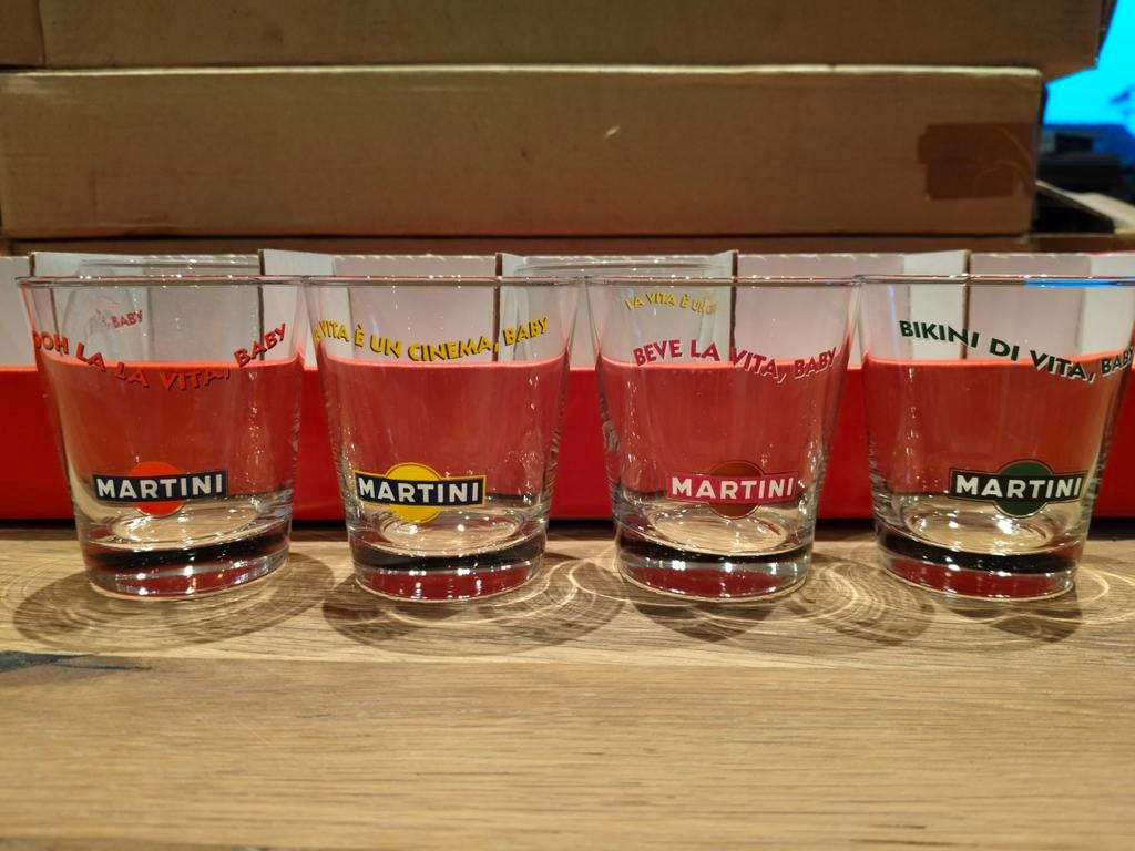 186 martini glazen, Verzamelen, Glas en Drinkglazen, Ophalen