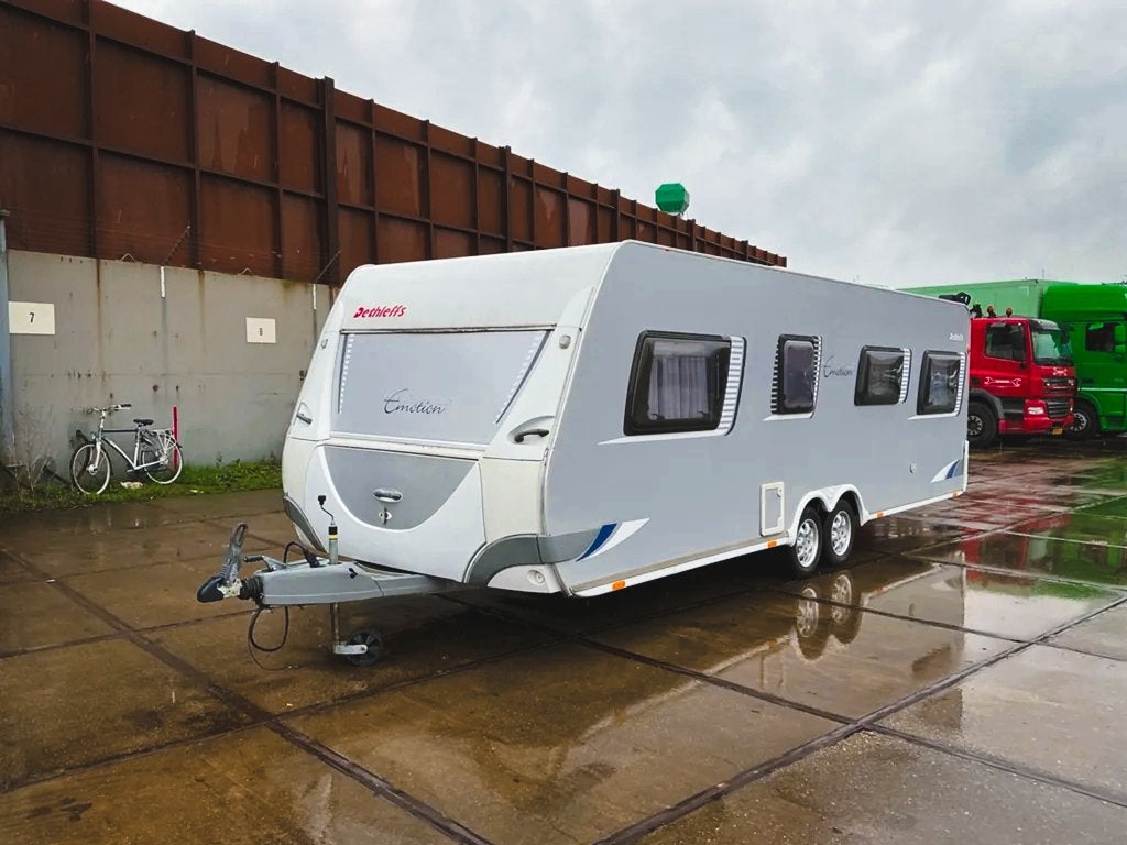 caravane Dethleff, 2 lits séparés, Jusqu'à 4, Dethleffs, 7 à 8 mètres