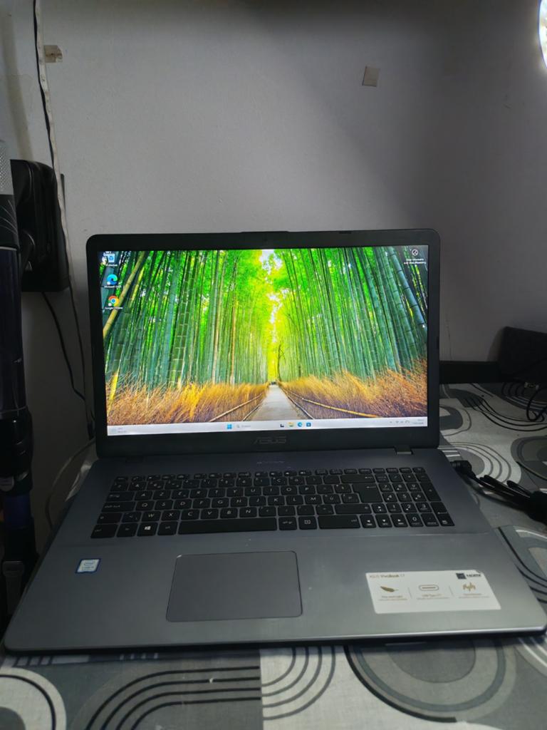 ASUS 17” X705 Laptop -goede staat -windowss aktief, Computers en Software, Met videokaart, 8 GB, Ophalen of Verzenden, Zo goed als nieuw