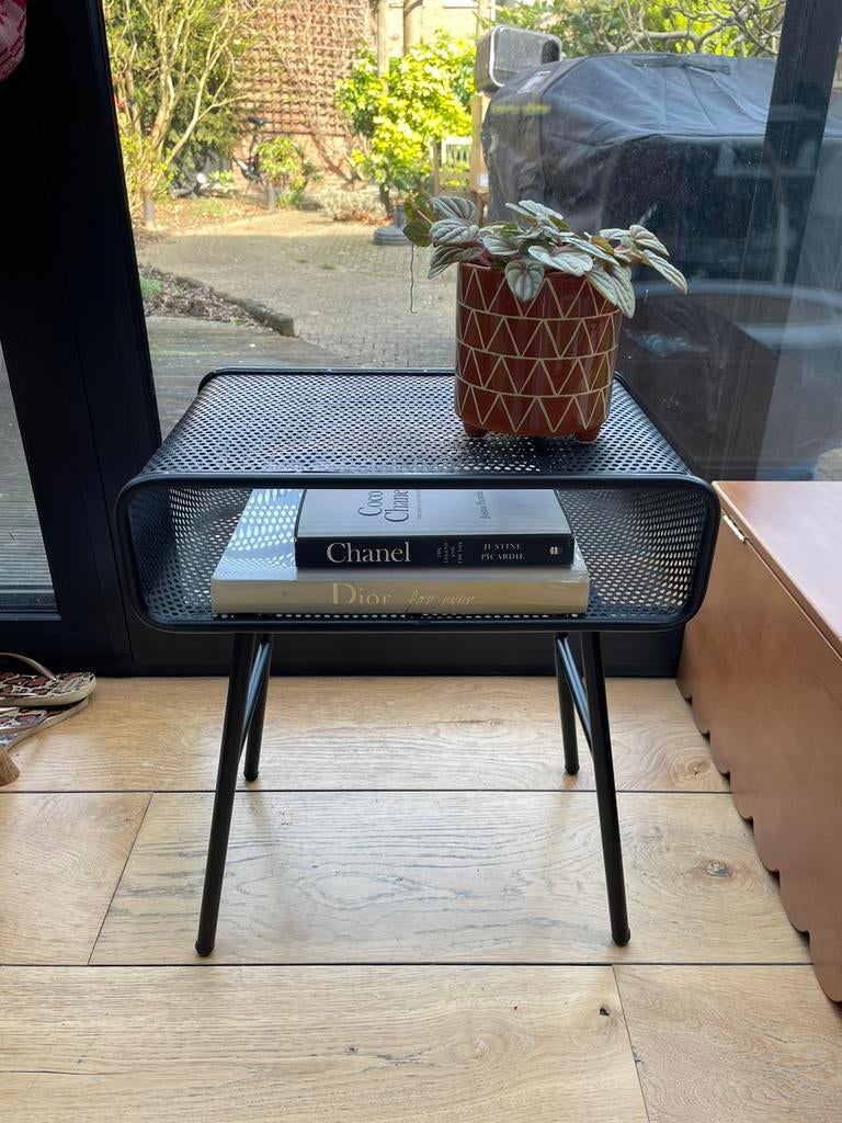 Design metaal open nachtkastje / bijzettafeltje van By-Boo, Huis en Inrichting, Ophalen, Zo goed als nieuw, Metaal of Aluminium