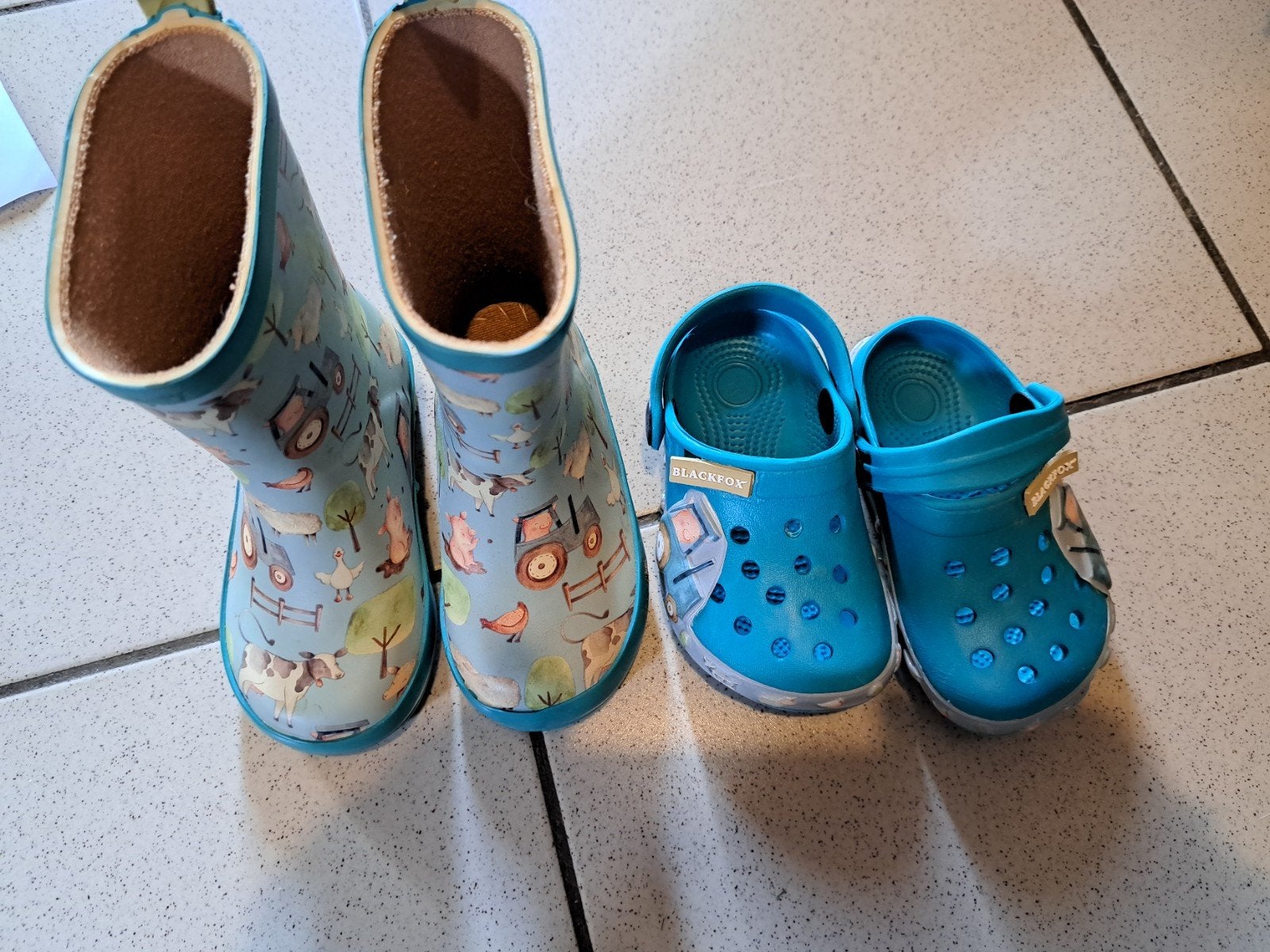 laarsjes en croqs van merkblackfox maat 21, Kinderen en Baby's, Ophalen, Laarsjes