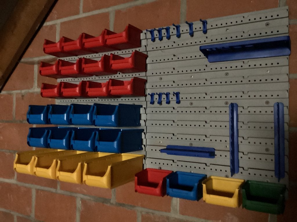 Wandbord met bijbehorende wandbakjes en sleutelhouders., Ophalen, Zo goed als nieuw
