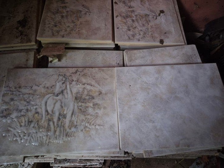 tegels met relief  25 x 33cm, Ophalen
