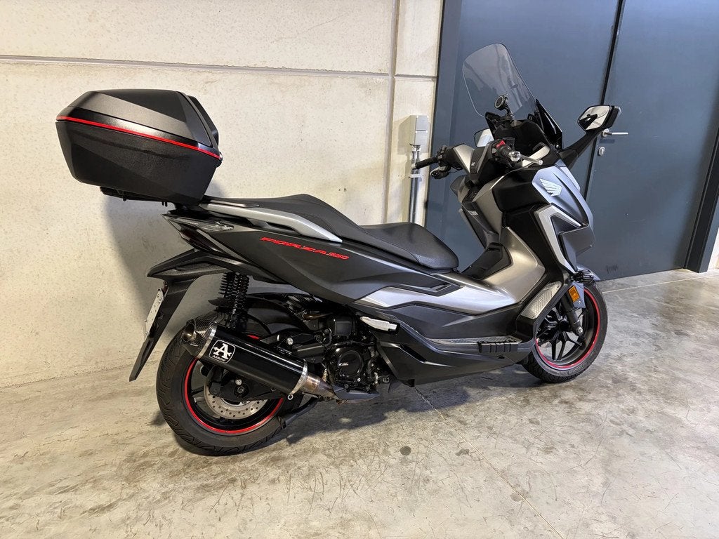 Honda Forza 350 luxescooter met keyless contact en topcase, Motoren, Scooter, Bedrijf, 350 cc, 12 t/m 35 kW