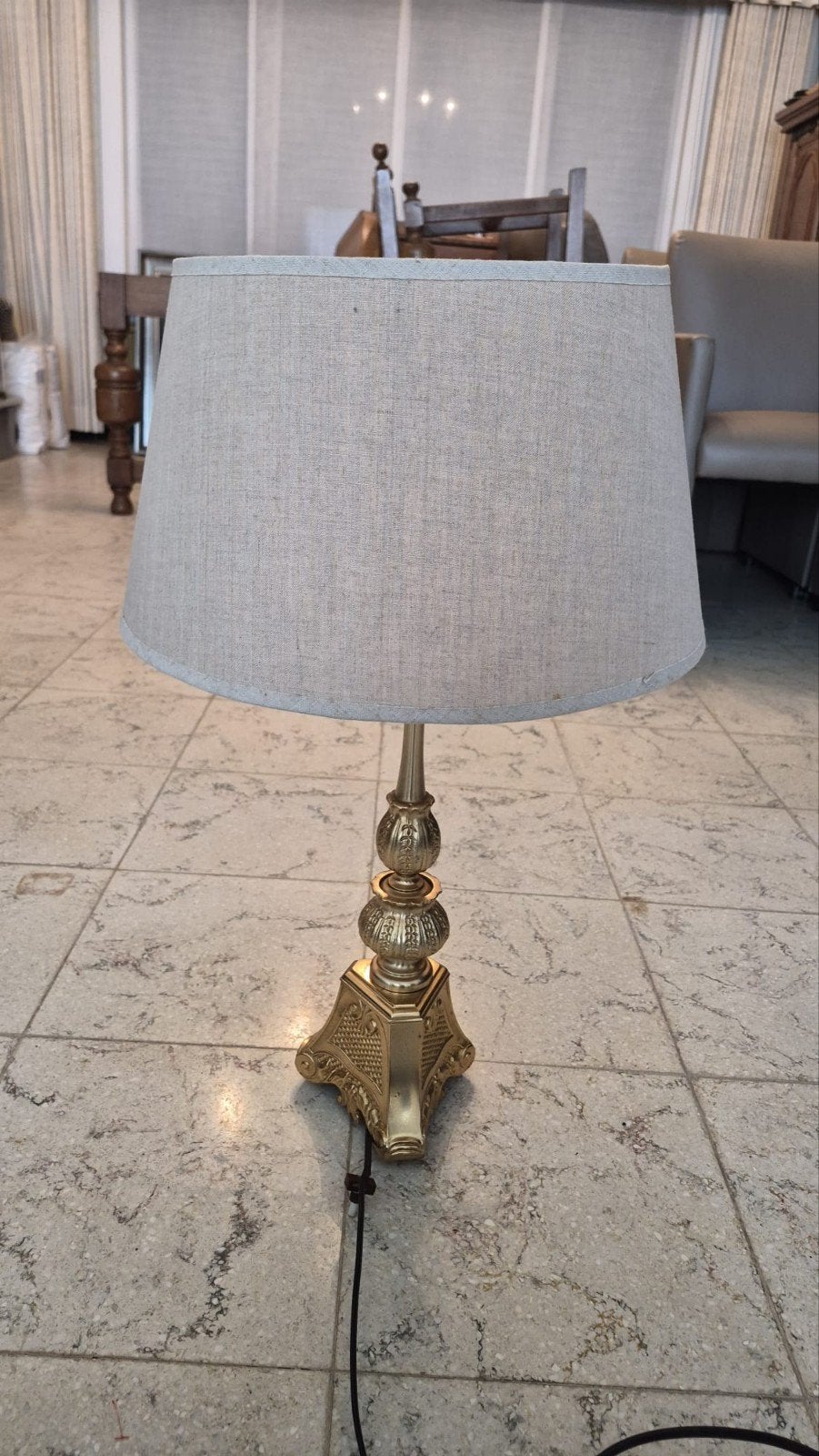 Antieke lamp, Enlèvement