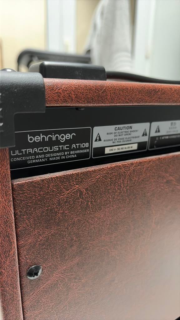 beringer Ultracoustic AT108 (15-watt), Enlèvement, Comme neuf