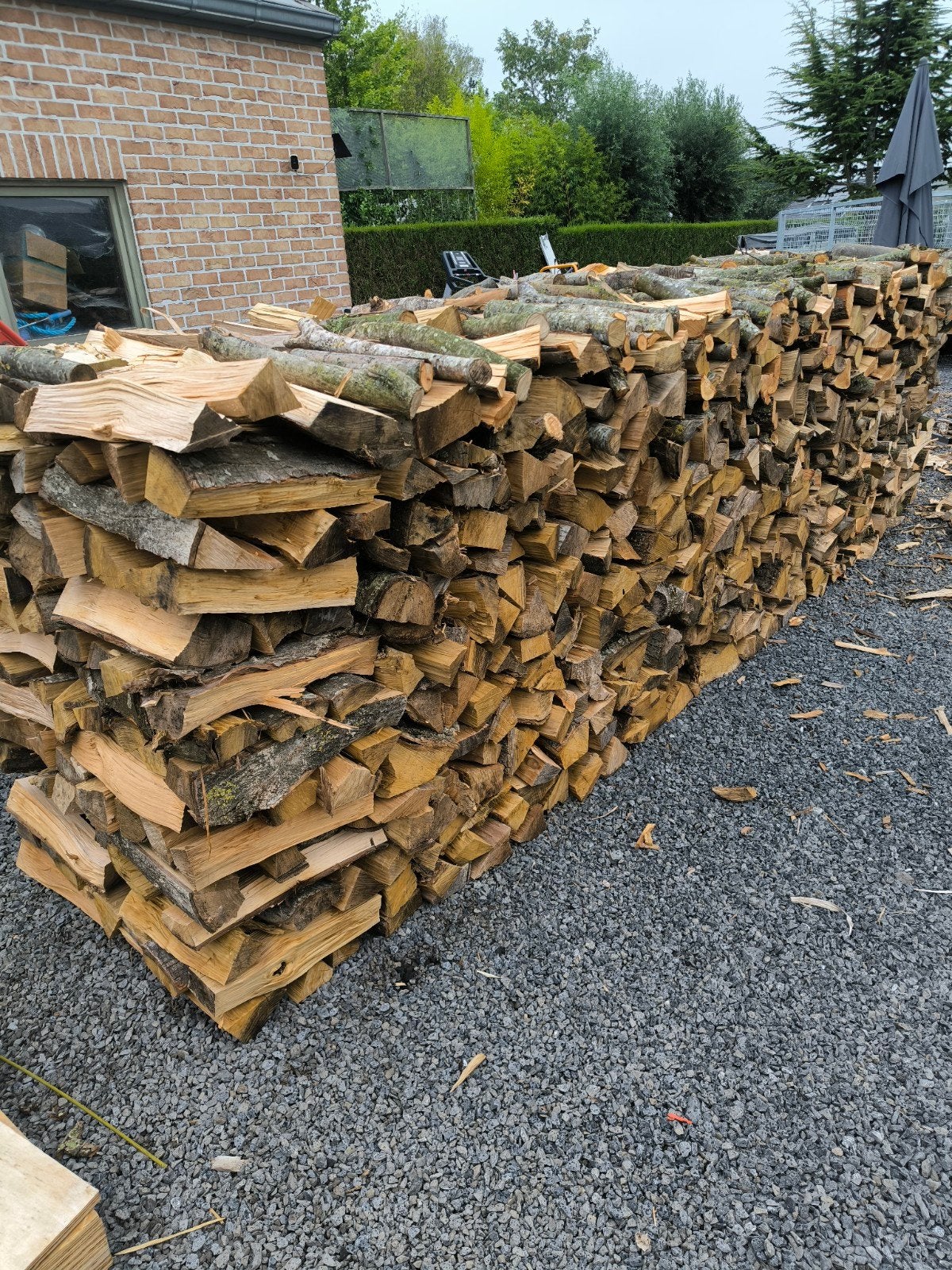 bois de chauffage fraîchement coupé, Enlèvement
