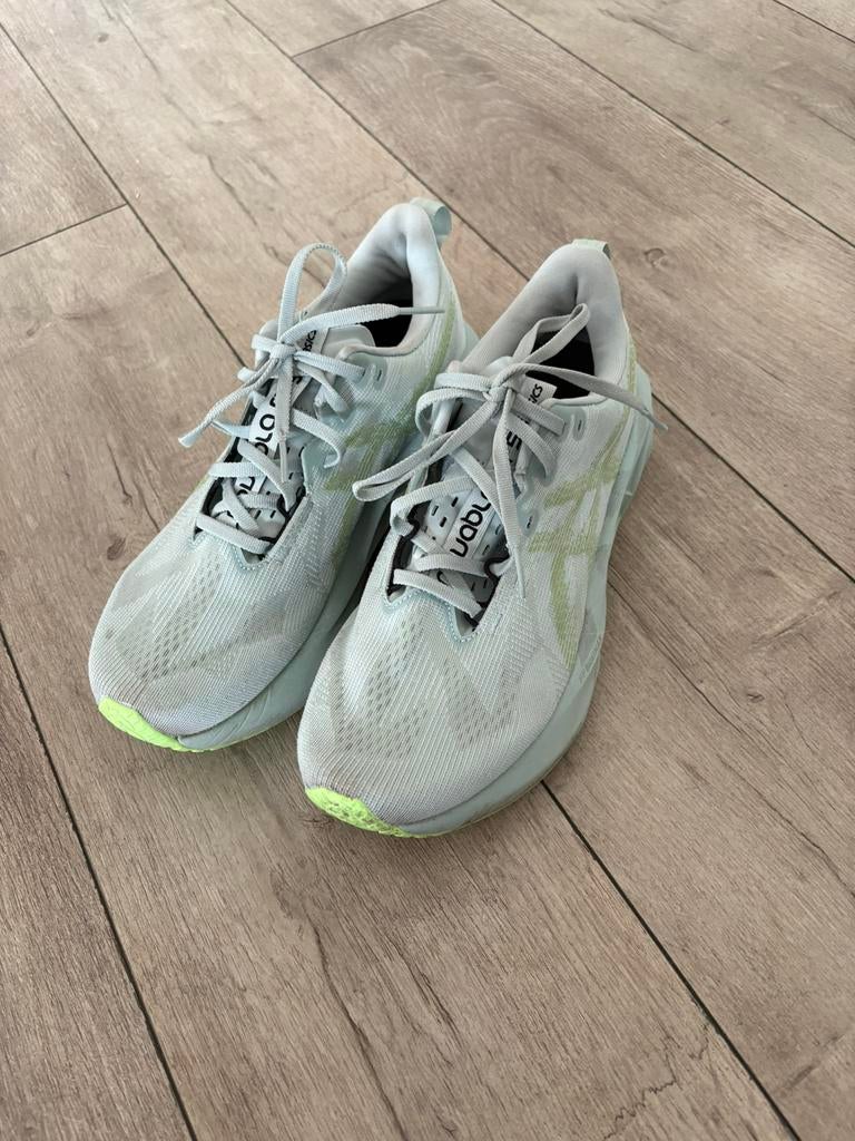 Asics novablast 5 hardloopschoenen, Sports & Fitness, Course, Jogging & Athlétisme, Course à pied, Enlèvement ou Envoi, Chaussures de course à pied