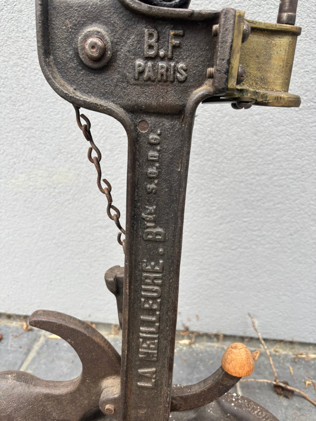 antieke Franse gietijzeren kurkmachine B.F. Paris., Ophalen