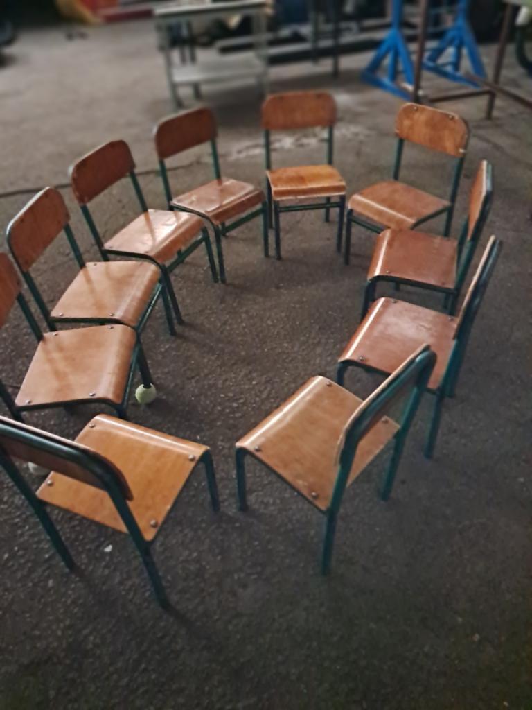 lot de 10 anciennes petites chaises d école gardienne, Maison & Meubles, Chaises, Enlèvement
