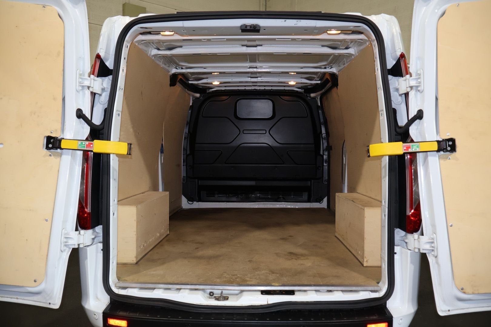 Ford Transit Custom 2.0 TDCI L2 H1 Trend Airco Camera, Auto's, Wit, Electronic Stability Program (ESP), Ford, 196 g/km