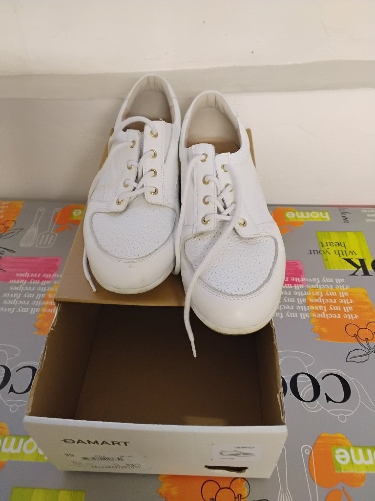 Chaussure dame, Comme neuf, Enlèvement, Blanc, Damart