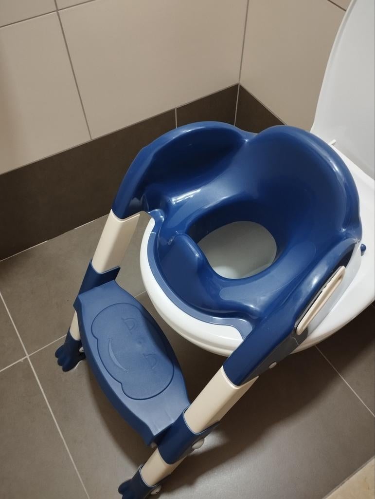 Réducteur de toilette enfant pliable avec marche, Enfants & Bébés, Relax bébé, Enlèvement