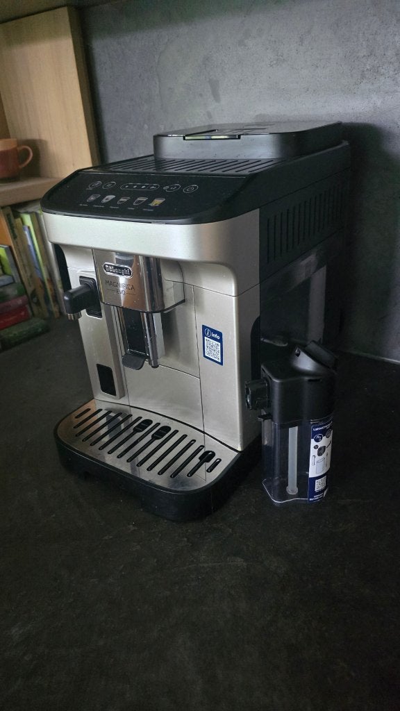 Cafetière De'Elonghi Magnifica EVO, Machine à espresso, Café moulu, Réservoir d'eau amovible, Comme neuf