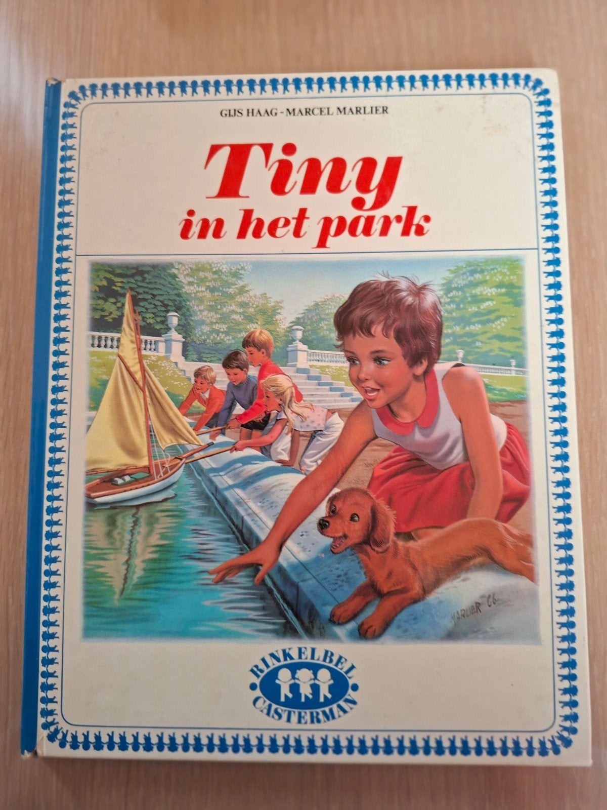 tiny in het park, Ophalen