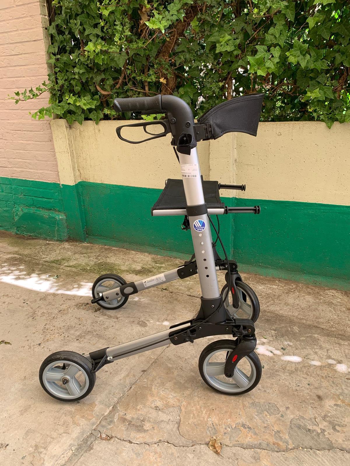 Opvouwbare lichtgewicht aluminium rollator, Ophalen, Lichtgewicht, Zo goed als nieuw