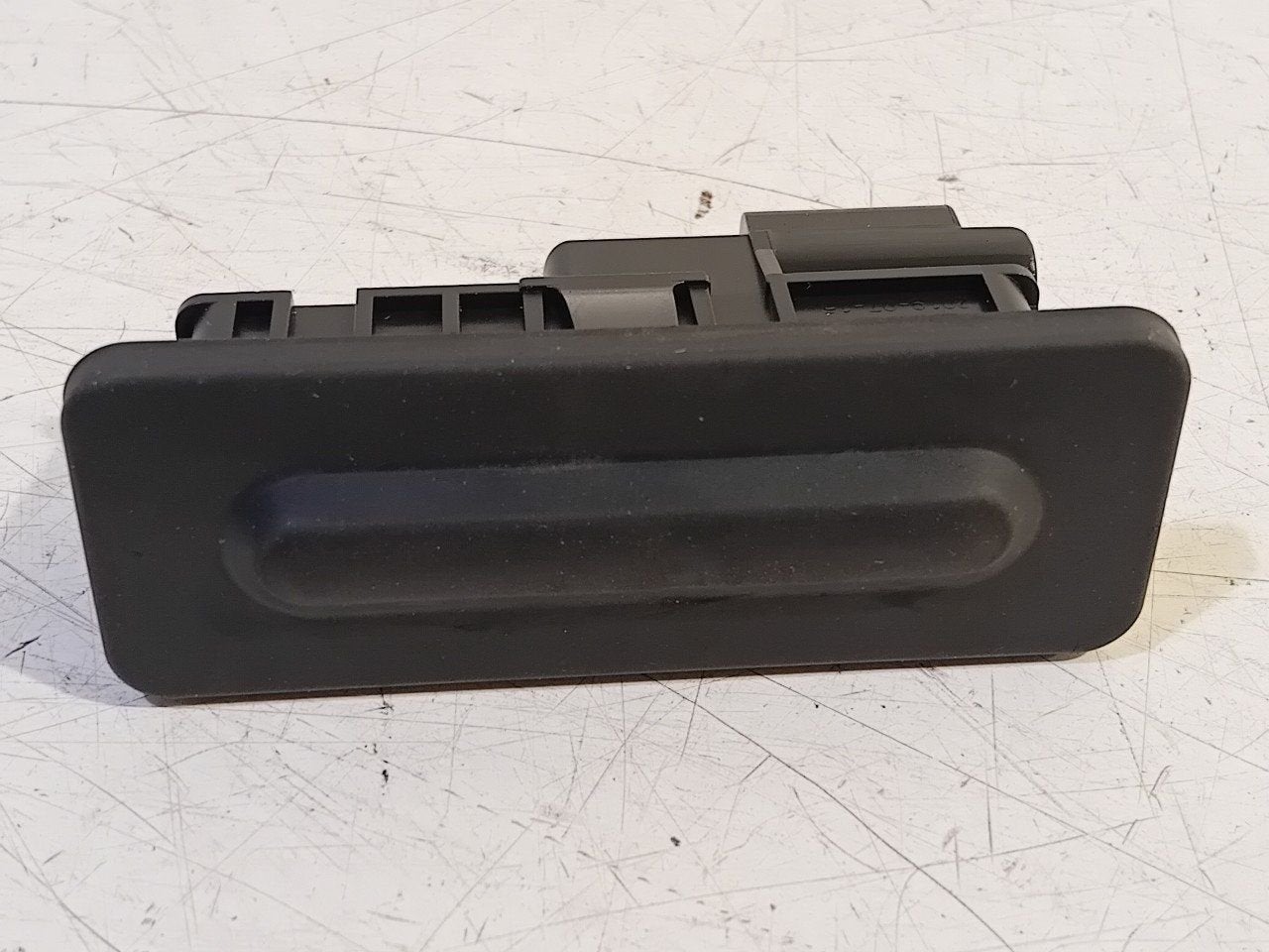 Achterklep ontgrendeling Peugeot 5008, Auto-onderdelen, Onderdelen@venauto.nl, Van der Ven Autorecycling B.V., Gebruikt, Ettenseweg 76, 4706 PB Roosendaal, The Netherlands