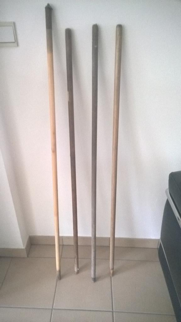 4 Houten stelen + doppen om op te hangen, Ophalen of Verzenden, Gebruikt