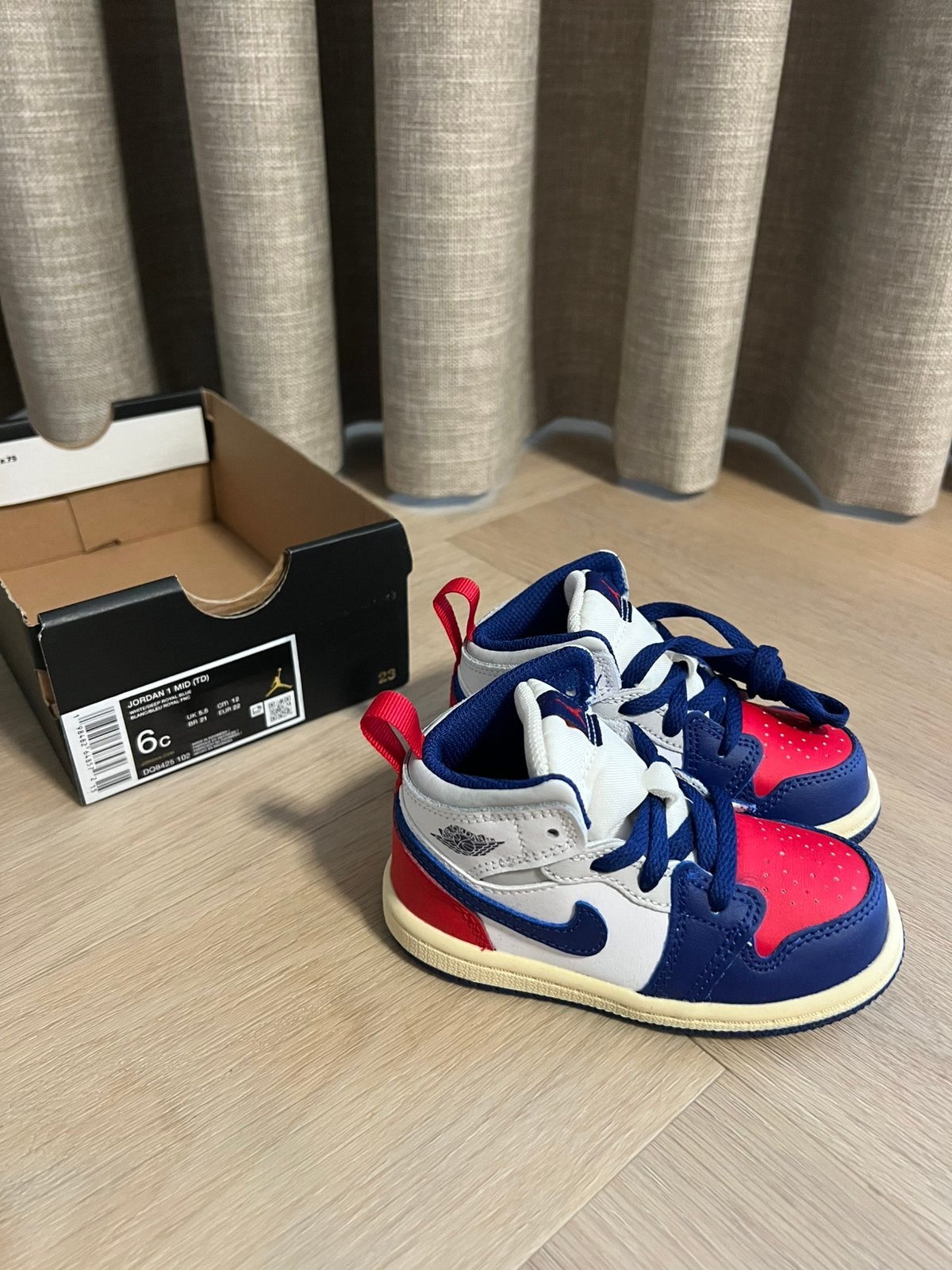 Sneakers Jordan 1 mid - taille 22, Neuf, Garçon ou Fille, Chaussures, Envoi