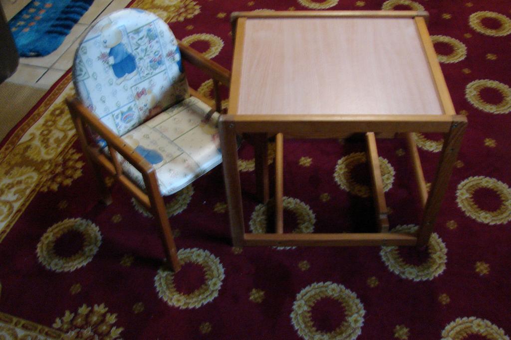 houten kinderstoel-meegroei: stoel en tafel, Ophalen, Gebruikt, Meegroeistoel, Aanschuifbaar