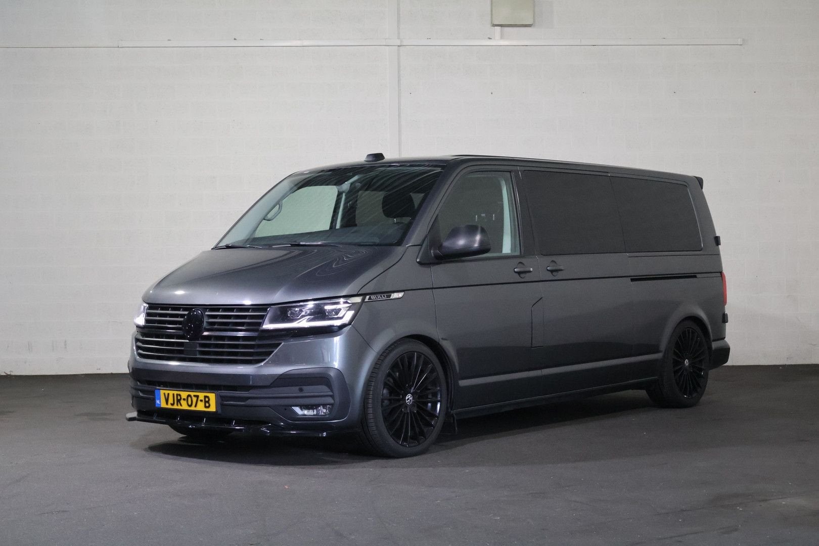 Volkswagen Transporter 2.0 TDI 150pk L2 H1 Bulli Automaat DC, Auto's, Automaat, Diesel, Zilver of Grijs, 220 g/km