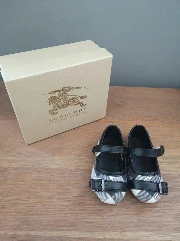 Burberry ballerina's, Meisje, Schoenen, Ophalen of Verzenden, Zo goed als nieuw