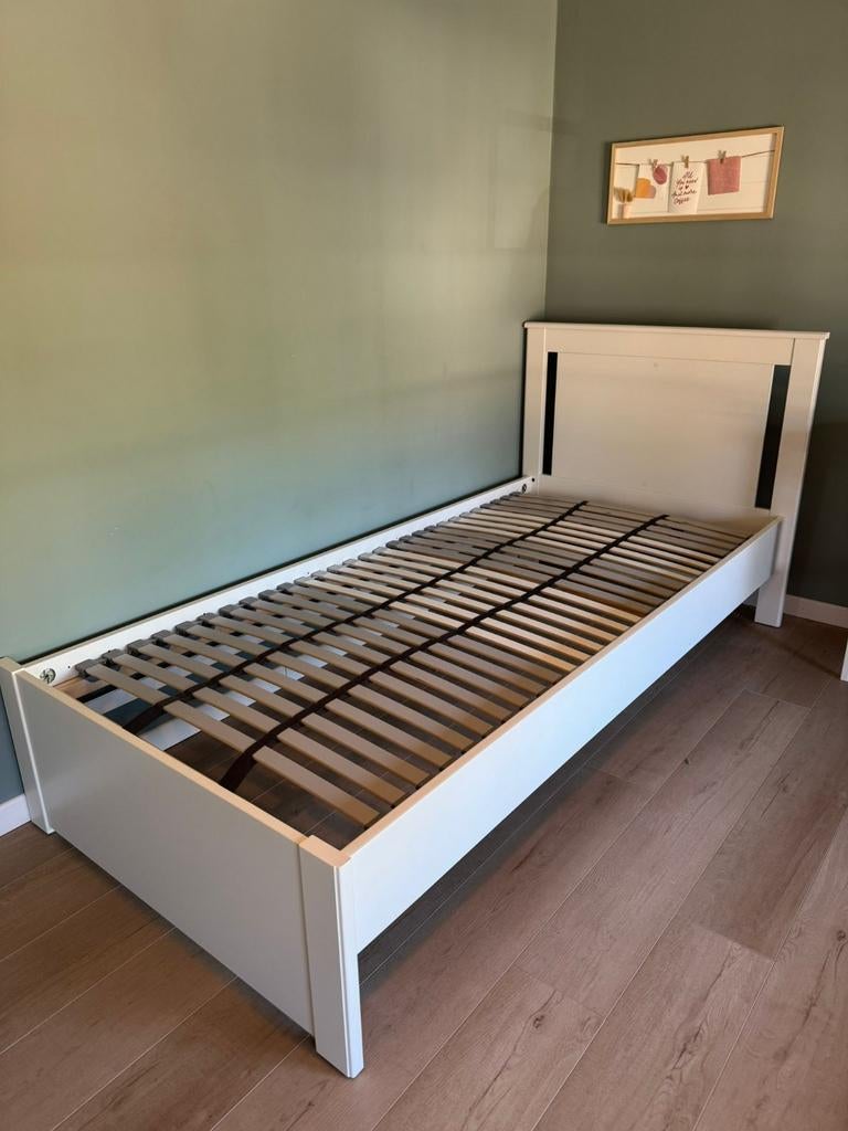 Lit blanc complet Ikea 90 sur 200 sommier et matelas état im, 90 cm, Enlèvement, Sommier, 200 cm