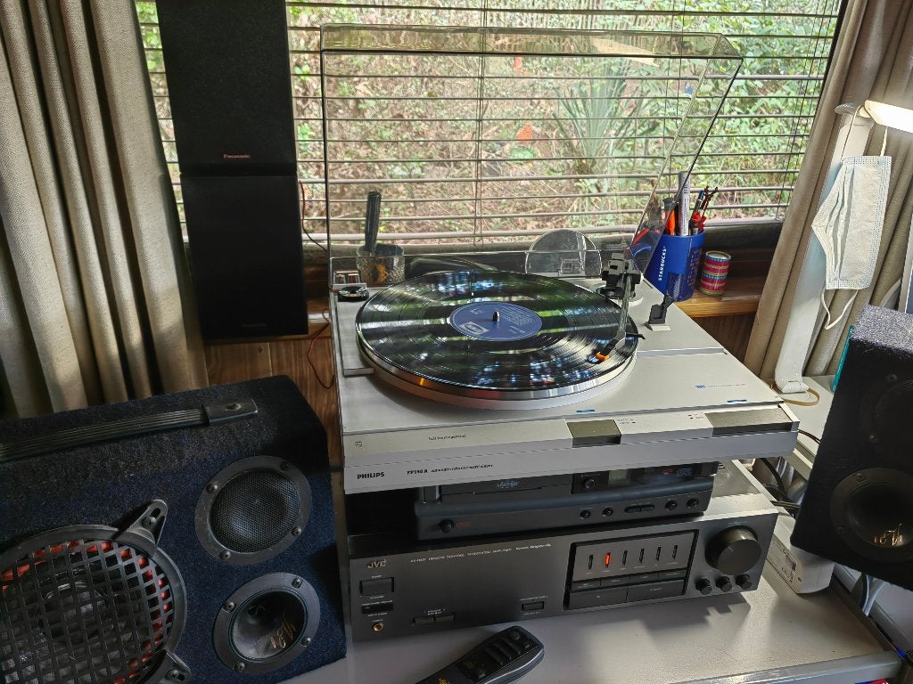 Chaîne jvc.. united... Philips avec 4 haut-parleurs, TV, Hi-fi & Vidéo, Chaîne Hi-fi, Enlèvement ou Envoi, Lecteur CD, JVC