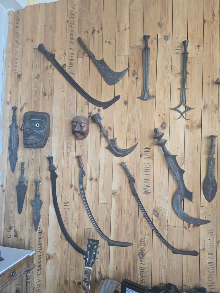 Antiek afrikaans lot zwaarden, Ophalen