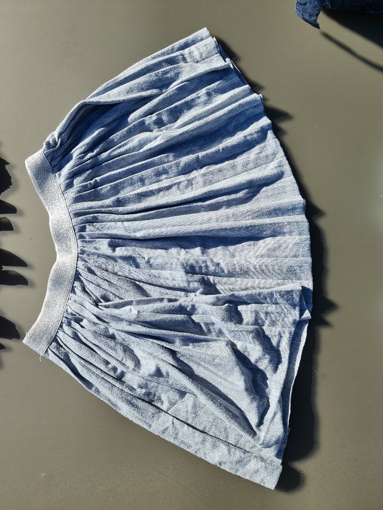 grijze plooirok rok, Besties, 128, Enfants & Bébés, Paquets de vêtements pour enfants, Enlèvement, Comme neuf