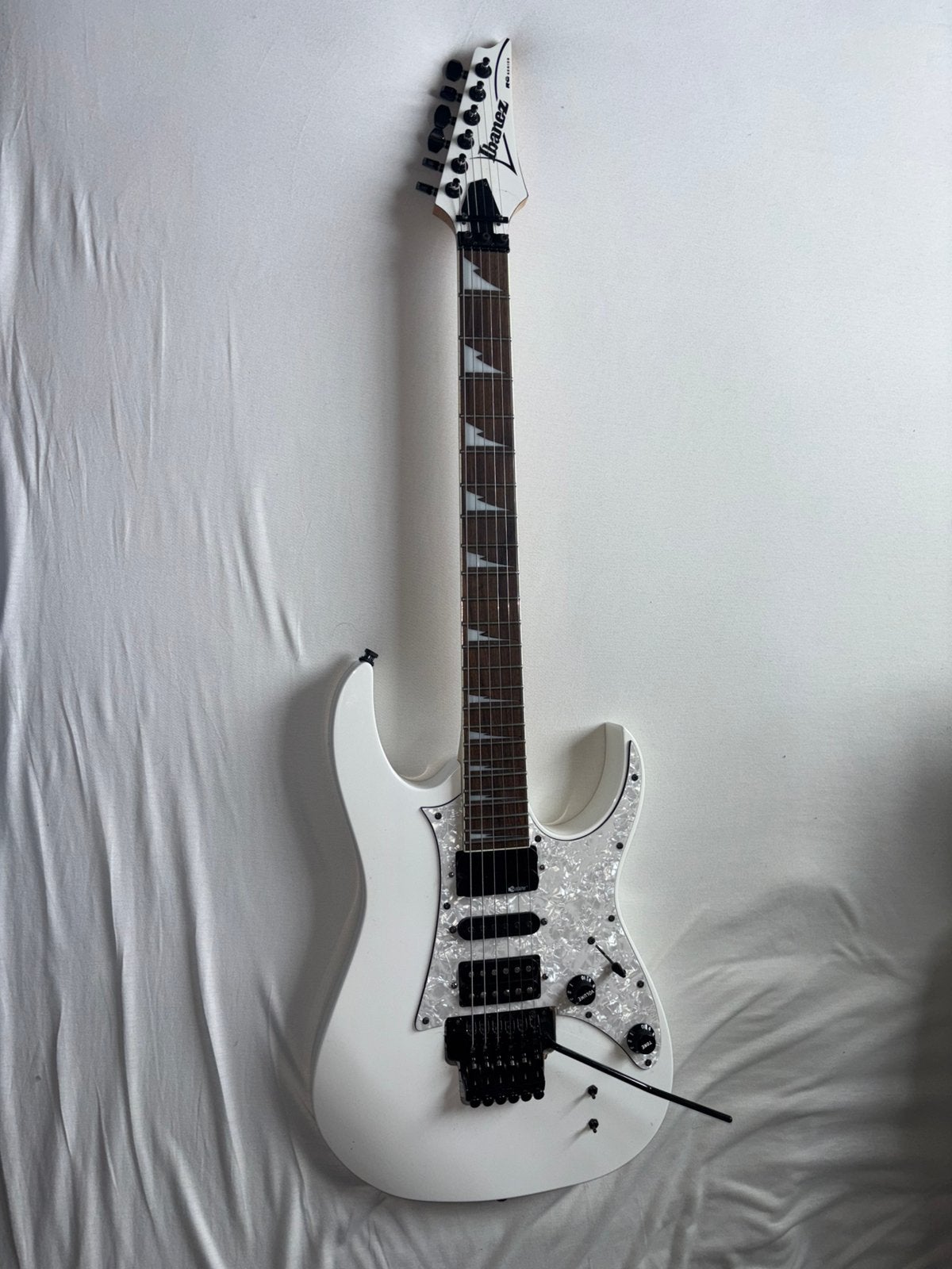 Ibanez RG450DXB-WH White modded met sustainer en floyd rose, Muziek en Instrumenten, Ophalen, Zo goed als nieuw, Solid body, Ibanez