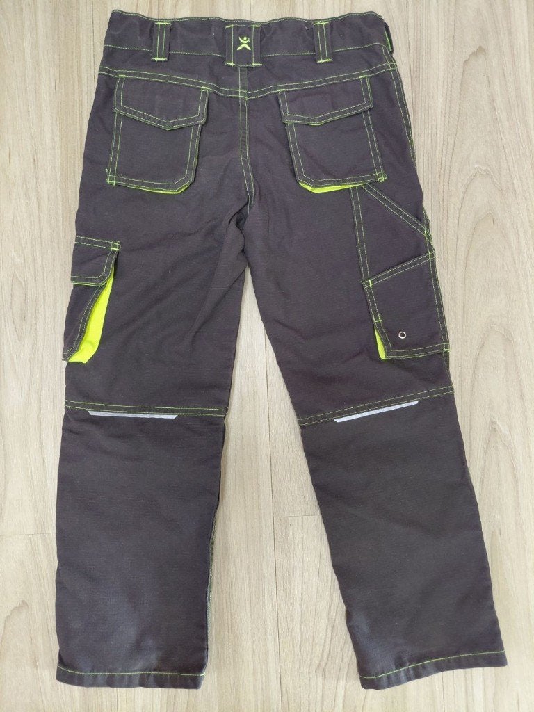 Pantalon jardin pour un garçon, Kinderen en Baby's, Kinderkleding | Maat 122, Ophalen, Zo goed als nieuw, Jongen, Broek