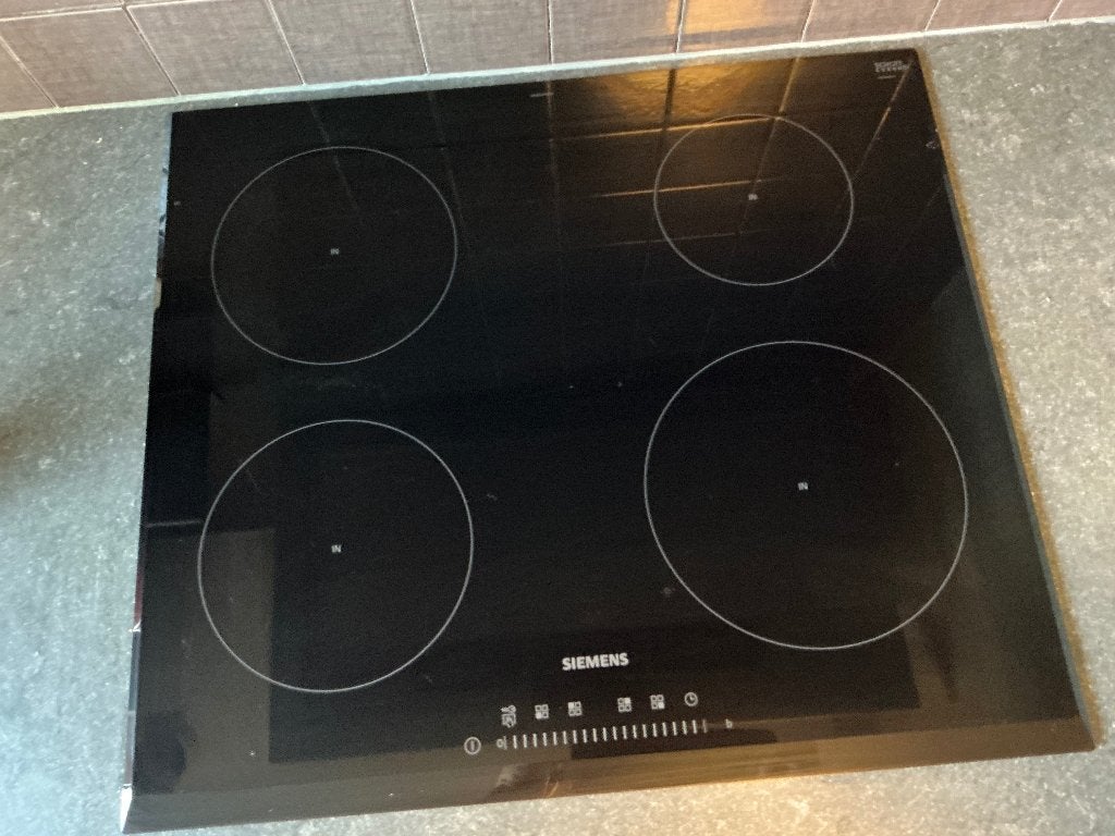 Cuisinière à induction Siemens 60x52, Electroménager, 4 zones de cuisson, Encastré, Enlèvement, Utilisé