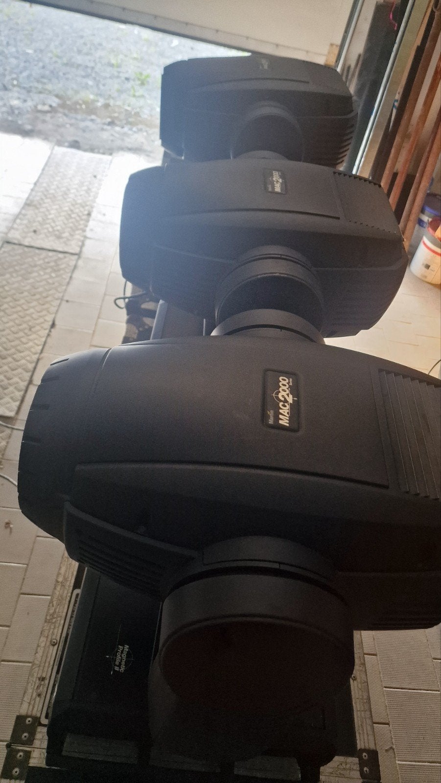 Lot de 3 projecteurs Martin Mac 2000 Profile 2 + Flight case, Musique & Instruments, Enlèvement