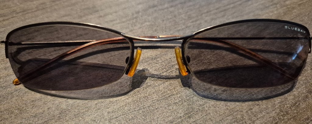 Petites lunettes de soleil, Enlèvement ou Envoi, Comme neuf, Lunettes de soleil, Autres marques