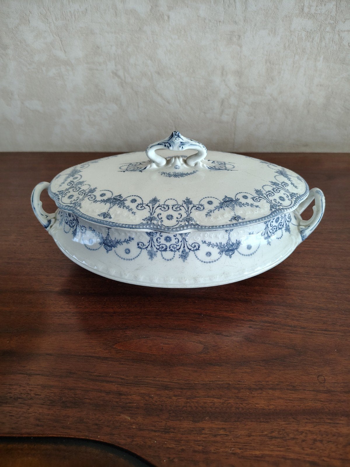 Antieke Royal Doulton "Josephine" terrine, Enlèvement