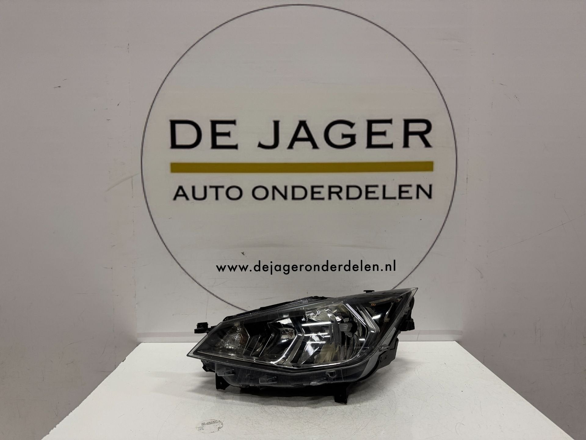 SEAT IBIZA ARONA KOPLAMP H7 LED LINKS 6F1941015A, Gebruikt, Autovia A-2, Km 585 585
08760  Martorell, ES, SEAT S.A., Customercare@seat.es
